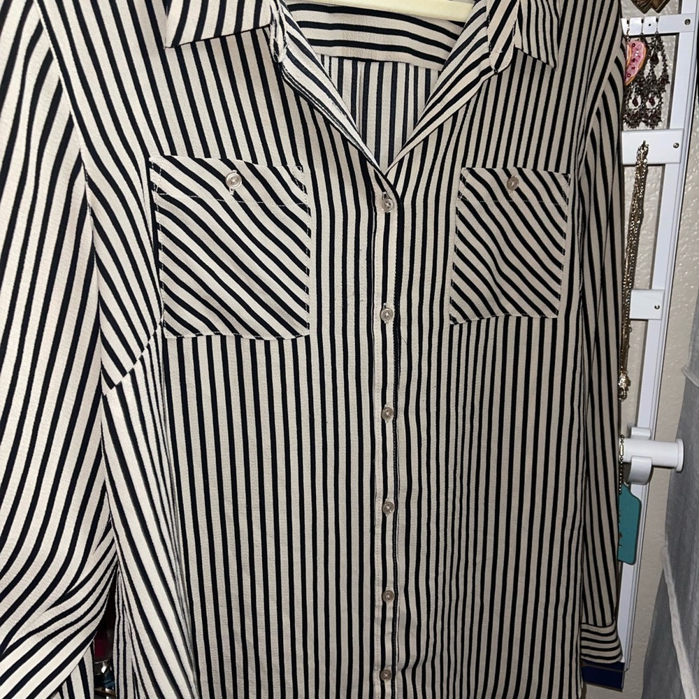 Black and White Long Sleeve Notched Collar Button Down Shirt